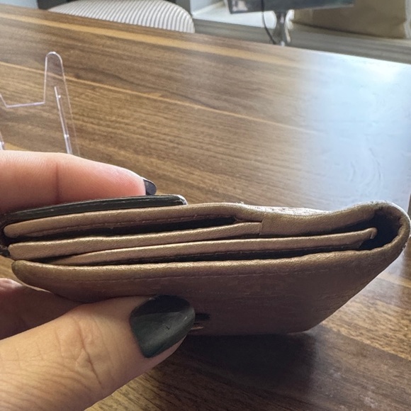 Gucci Tan Wallet with Heart Clasp - Picture 13 of 16